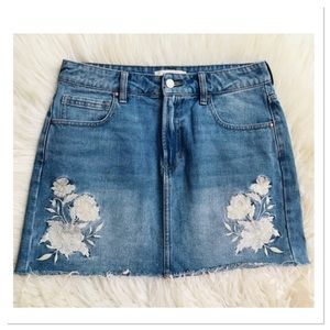 Pacsun Embroidered Mini Jean Skirt Blue Size 27